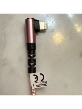 90 Degree Lightning Adapter for iPhone in Rose Gold NIB